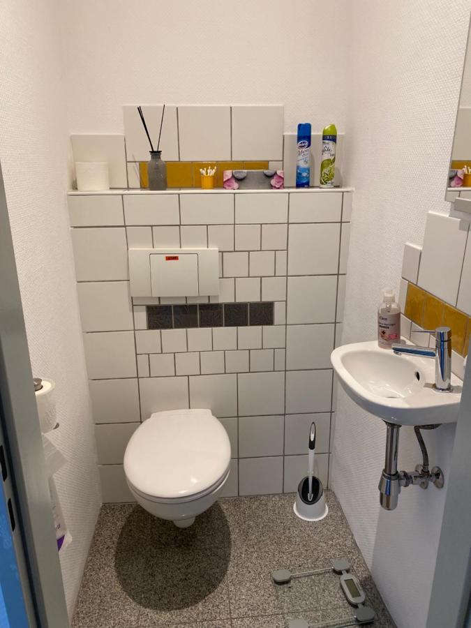 Zentrale Ferienwohnung Mit Balkon In Aquisgrana Esterno foto